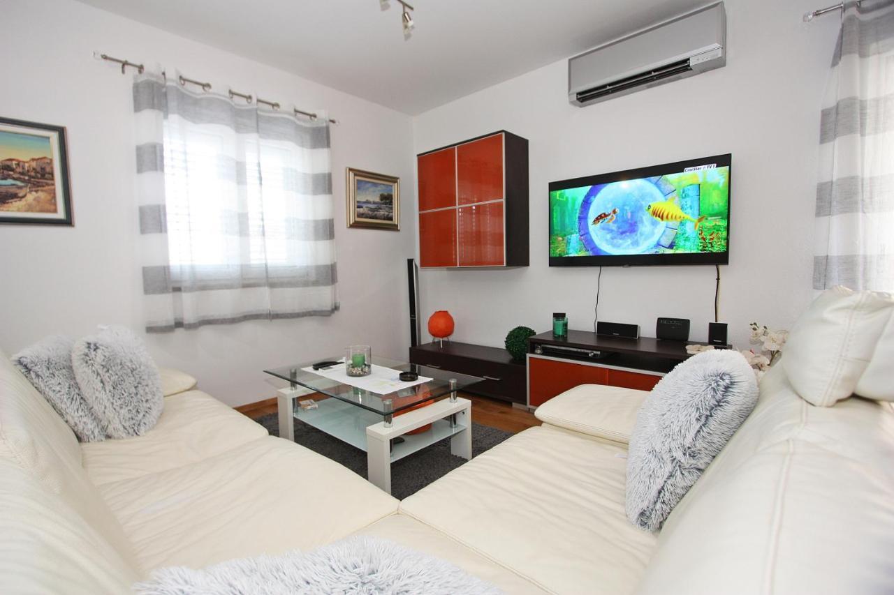 Apartment Petra Supetar Exterior photo